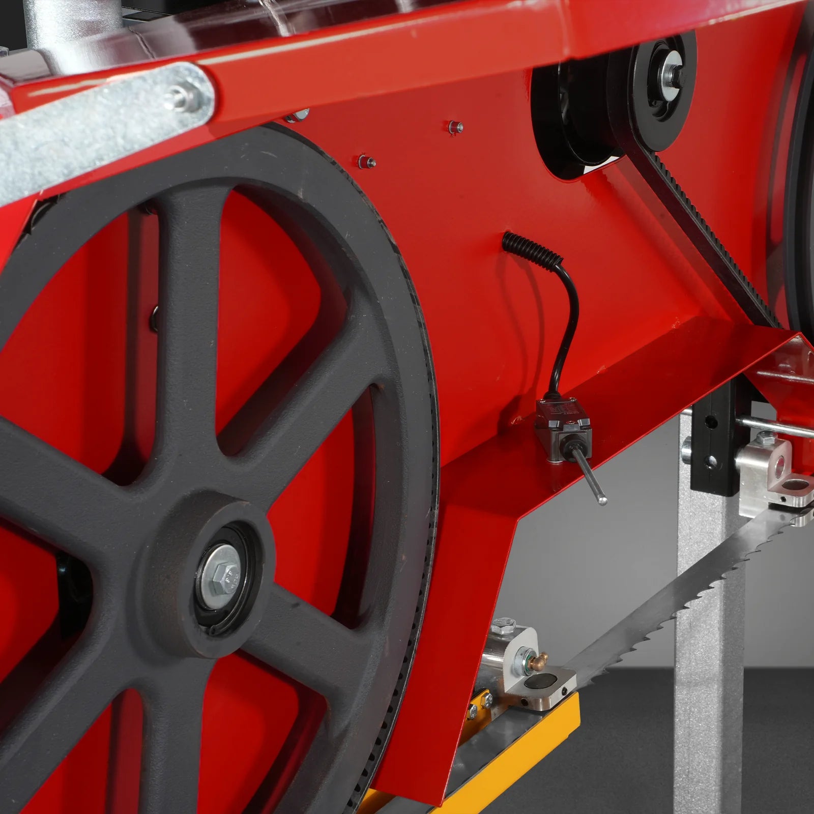 26" Portable Sawmill, 420cc 15HP E-Start Gasoline Engine, 22" Board Width, 13' Track Length , SM26