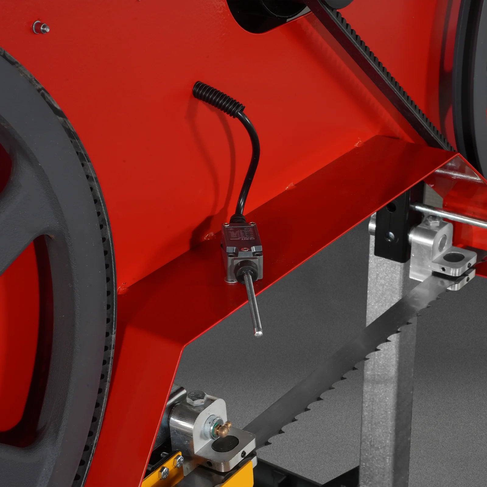 26" Portable Sawmill, 420cc 15HP E-Start Gasoline Engine, 22" Board Width, 13' Track Length , SM26