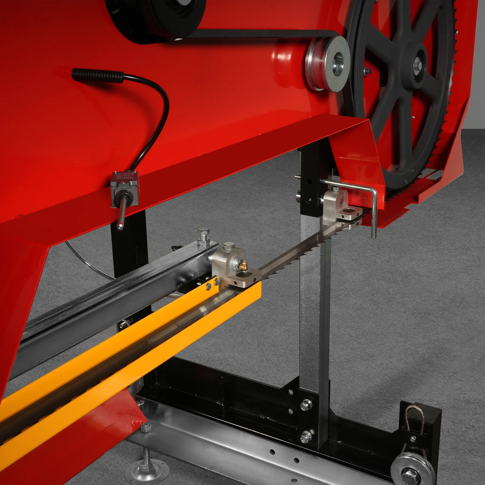 32" Portable Sawmill with 420cc 15HP E-Start Engine - 5 Blades, 29" Cutting Width, 20' Track (Includes Extension) - Model SM32