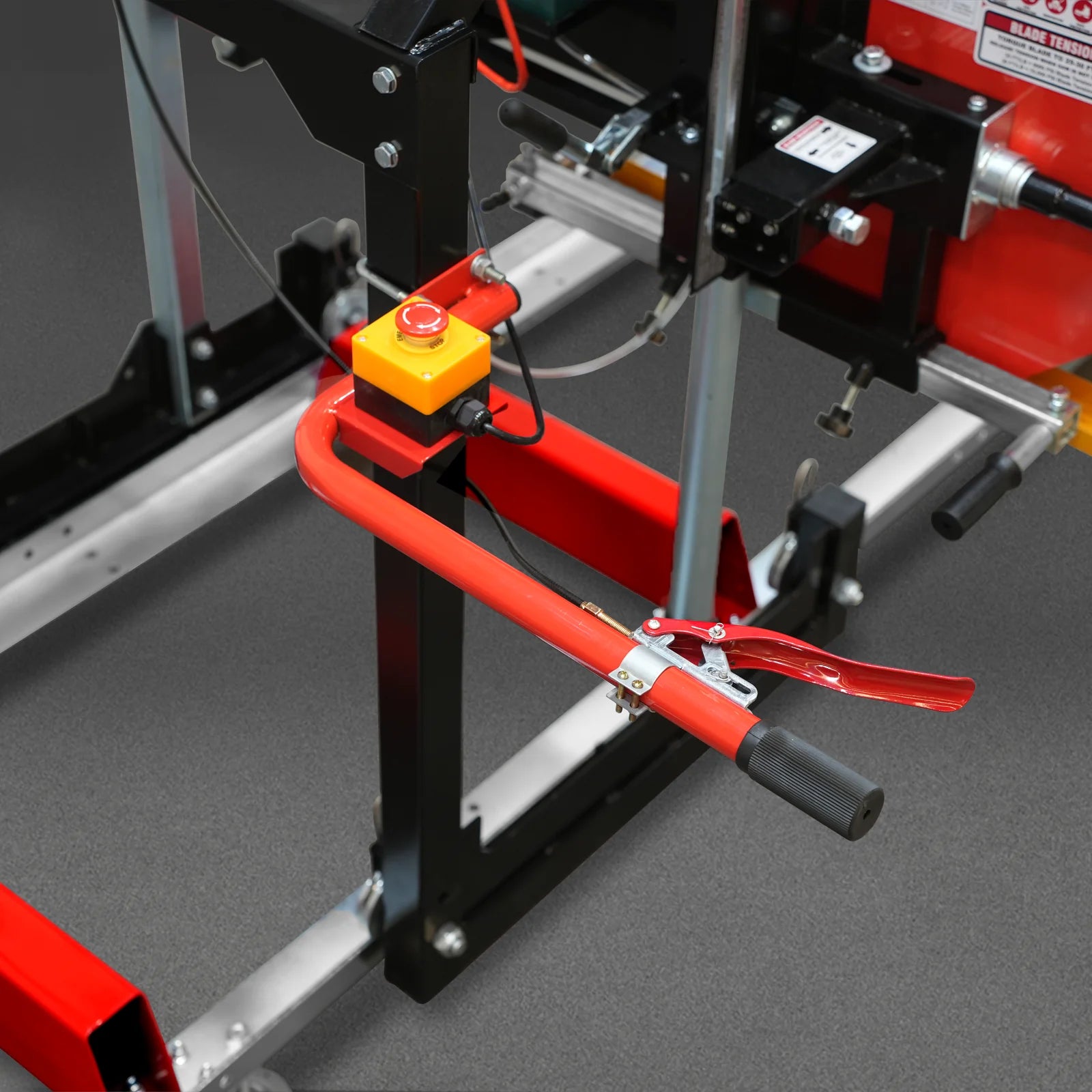 26" Portable Sawmill, 420cc 15HP E-Start Gasoline Engine, 22" Board Width, 13' Track Length , SM26